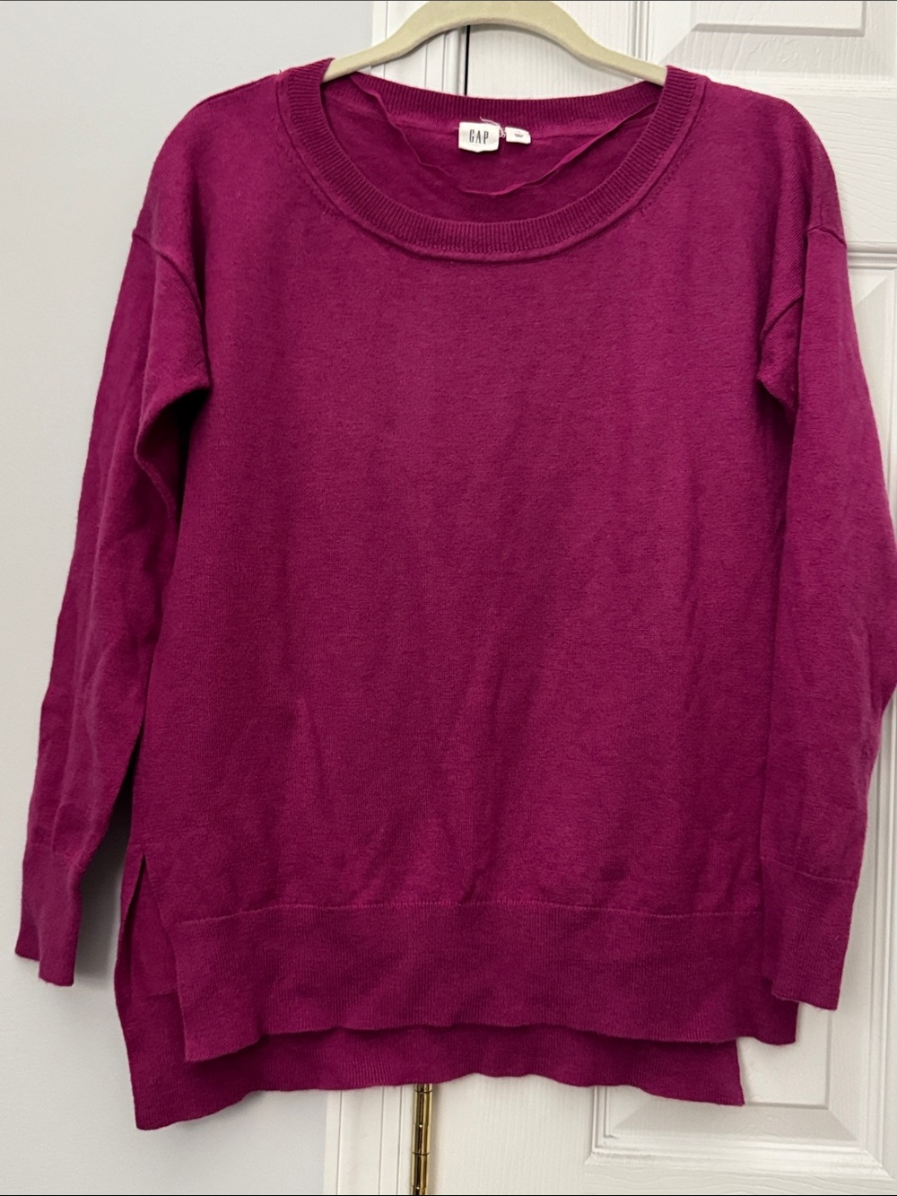 GAP Women's Scoopneck Sweater in Fuchsia